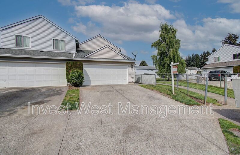 Welcome to this charming 2 bedroom, 2 bathroom house located in Orchards! property image