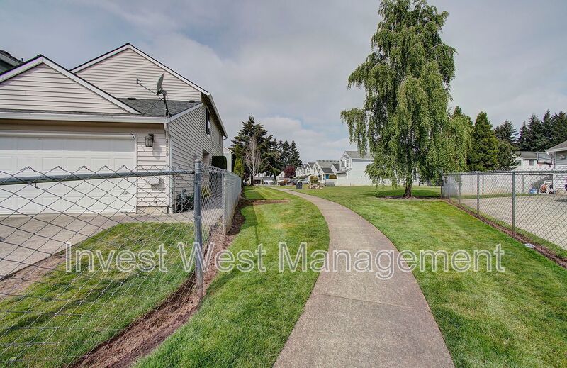 Welcome to this charming 2 bedroom, 2 bathroom house located in Orchards! property image