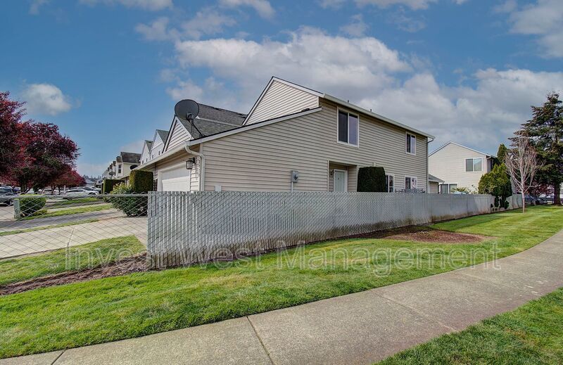 Welcome to this charming 2 bedroom, 2 bathroom house located in Orchards! property image