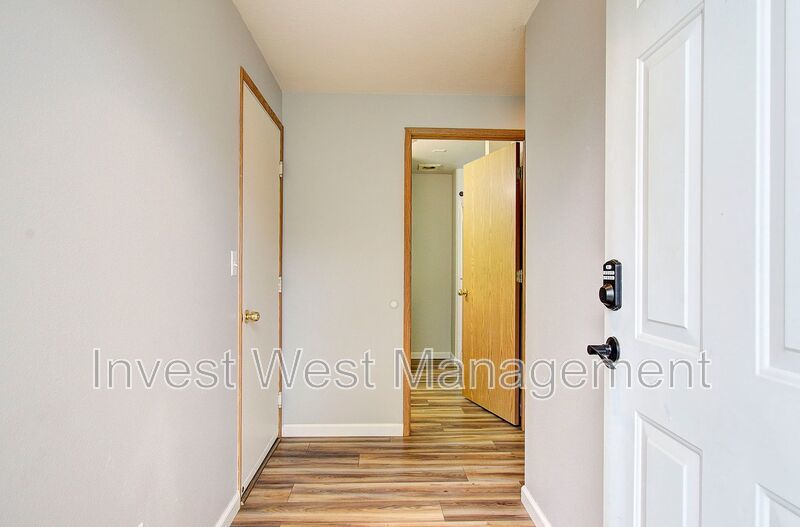 Welcome to this charming 2 bedroom, 2 bathroom house located in Orchards! property image