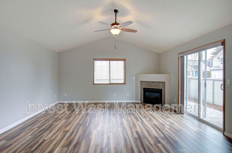 Welcome to this charming 2 bedroom, 2 bathroom house located in Orchards! property image
