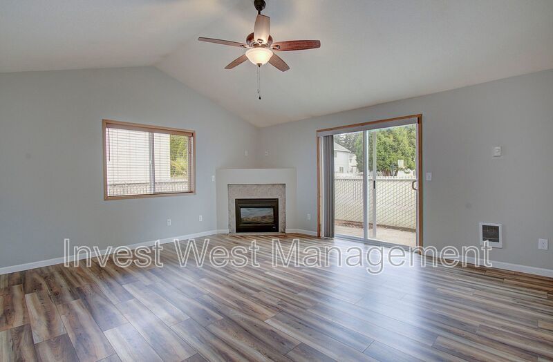 Welcome to this charming 2 bedroom, 2 bathroom house located in Orchards! property image