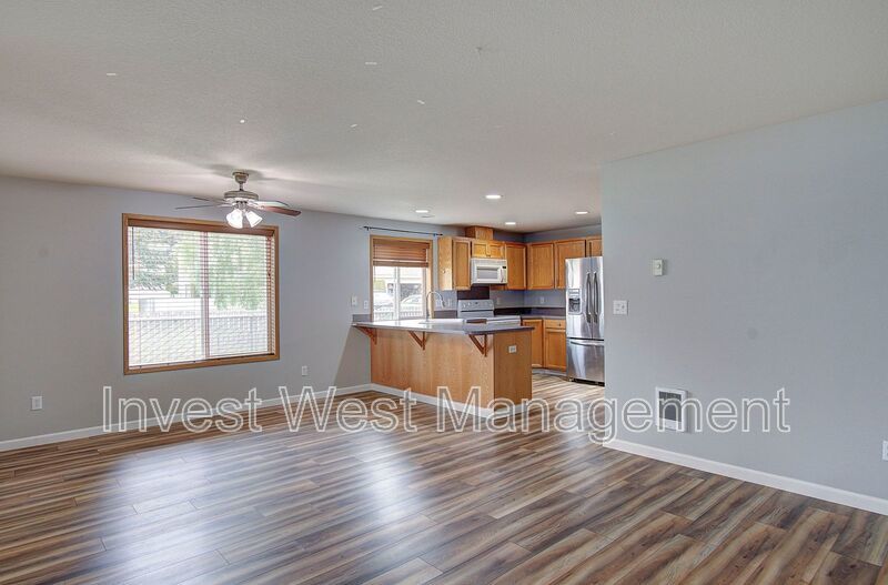 Welcome to this charming 2 bedroom, 2 bathroom house located in Orchards! property image