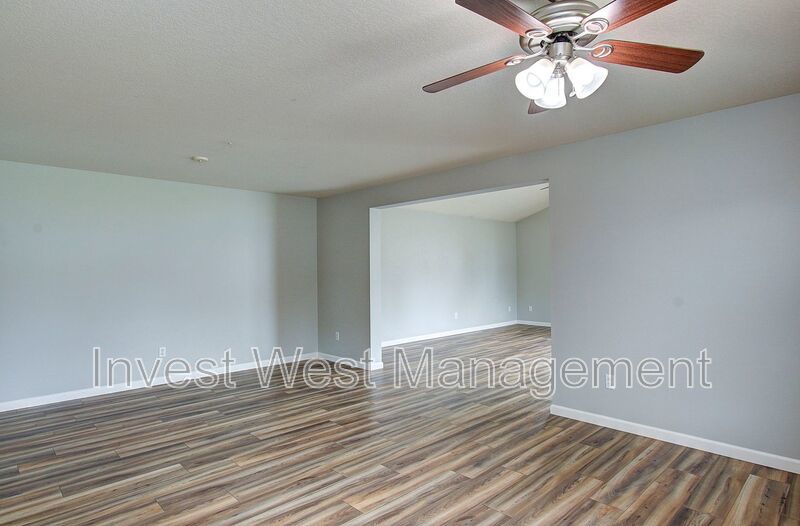 Welcome to this charming 2 bedroom, 2 bathroom house located in Orchards! property image
