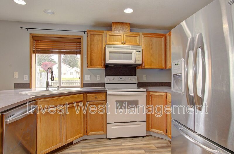 Welcome to this charming 2 bedroom, 2 bathroom house located in Orchards! property image