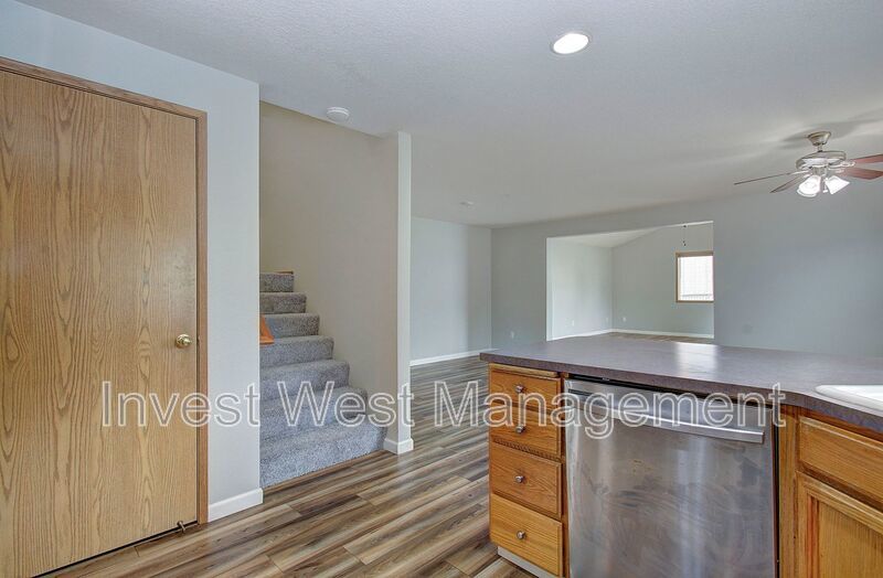 Welcome to this charming 2 bedroom, 2 bathroom house located in Orchards! property image