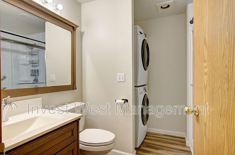 Welcome to this charming 2 bedroom, 2 bathroom house located in Orchards! property image