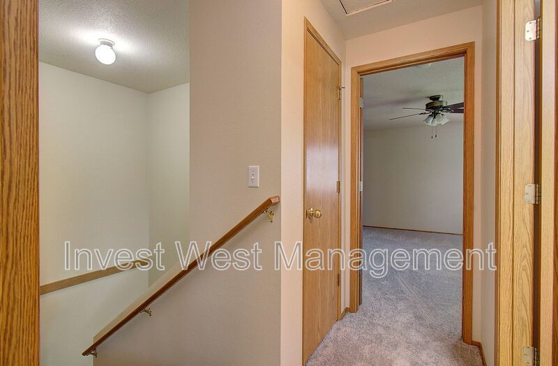 Welcome to this charming 2 bedroom, 2 bathroom house located in Orchards! property image