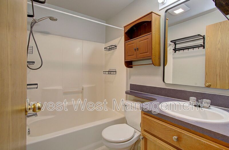 Welcome to this charming 2 bedroom, 2 bathroom house located in Orchards! property image