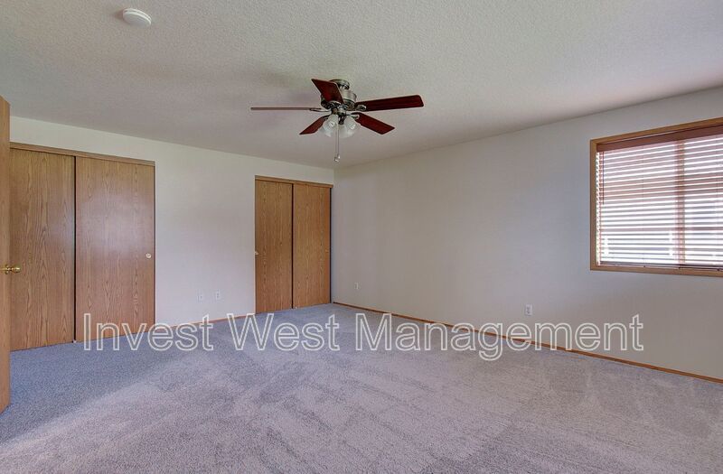 Welcome to this charming 2 bedroom, 2 bathroom house located in Orchards! property image