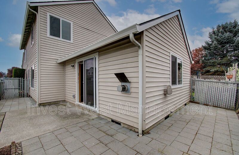Welcome to this charming 2 bedroom, 2 bathroom house located in Orchards! property image