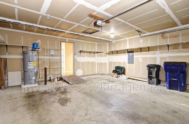 Welcome to this charming 2 bedroom, 2 bathroom house located in Orchards! property image