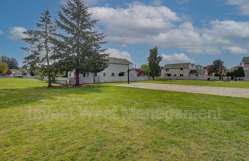 Welcome to this charming 2 bedroom, 2 bathroom house located in Orchards! property image