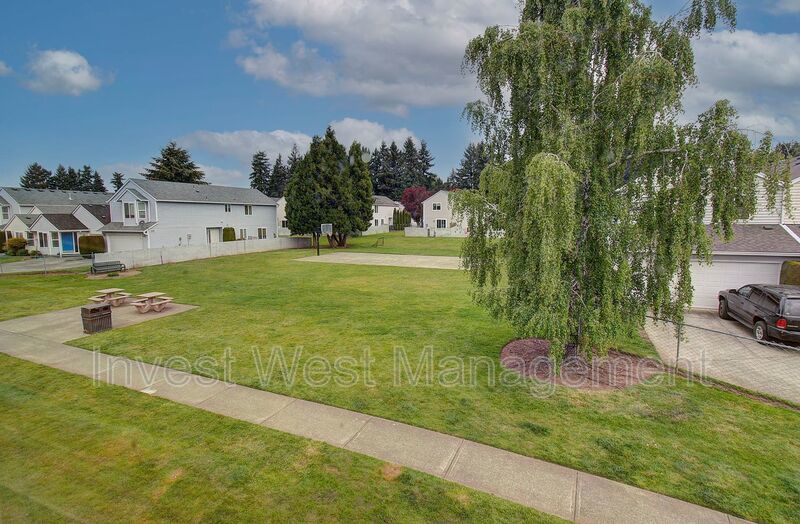 Welcome to this charming 2 bedroom, 2 bathroom house located in Orchards! property image