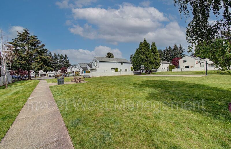 Welcome to this charming 2 bedroom, 2 bathroom house located in Orchards! property image