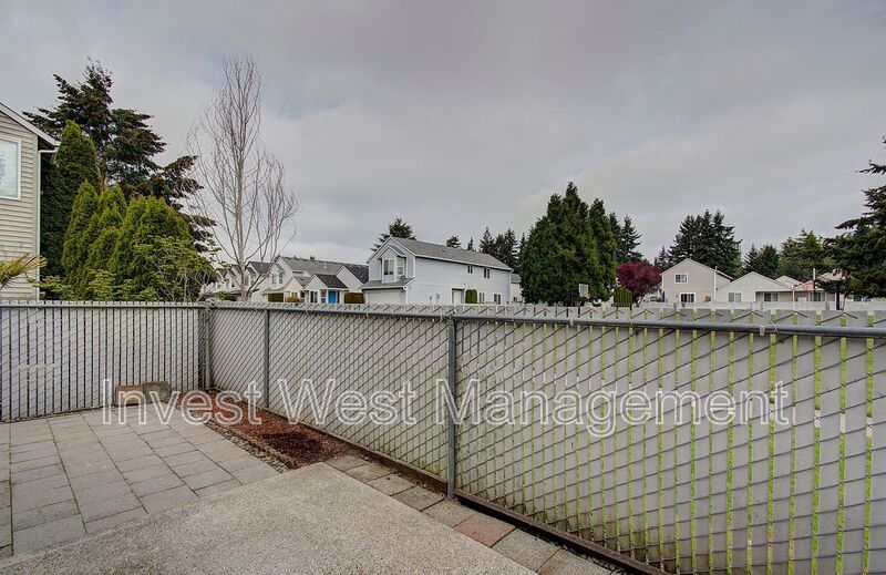 Welcome to this charming 2 bedroom, 2 bathroom house located in Orchards! property image