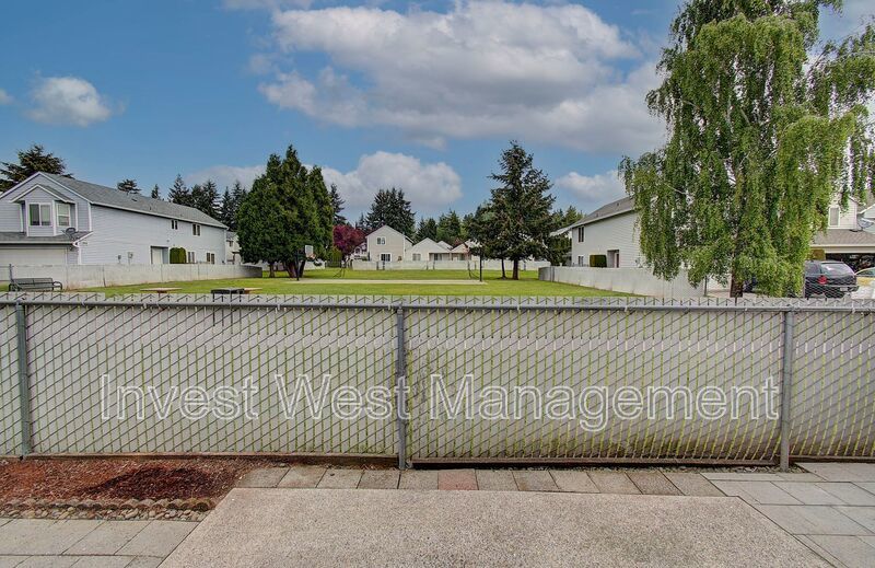 Welcome to this charming 2 bedroom, 2 bathroom house located in Orchards! property image