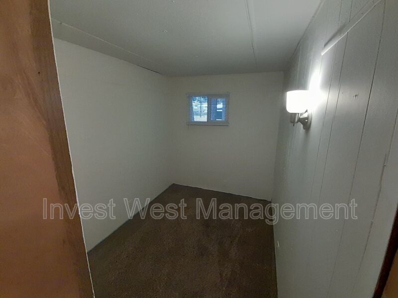 Country Setting Single Wide Manufactured Home Silverbrook RV Park property image