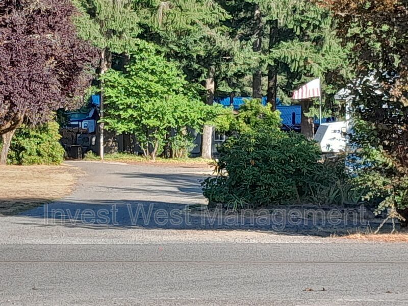 Country Setting Single Wide Manufactured Home Silverbrook RV Park property image