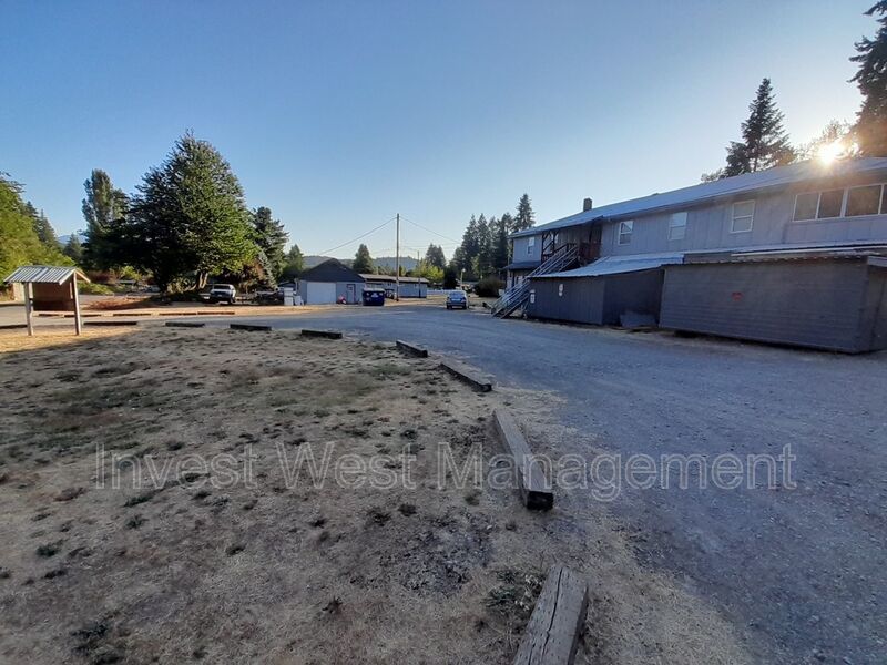 Country Setting Single Wide Manufactured Home Silverbrook RV Park property image