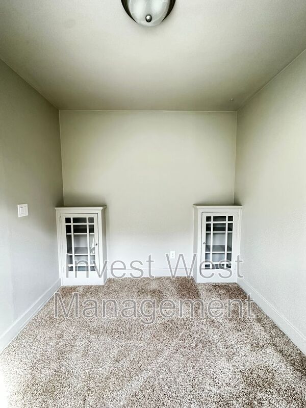 Very Spacious Super Studio In Charming Remodeled Camas Building!! property image