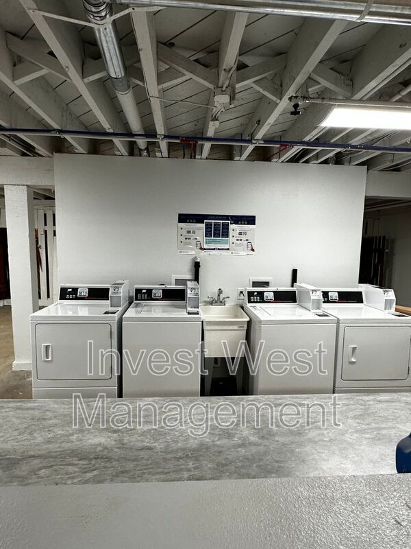 Very Spacious Super Studio In Charming Remodeled Camas Building!! property image