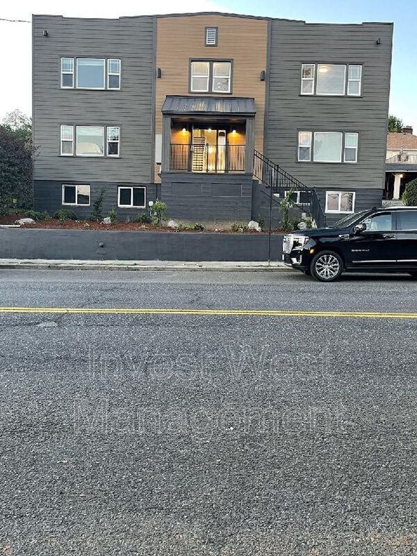 Very Spacious Super Studio In Charming Remodeled Camas Building!! property image