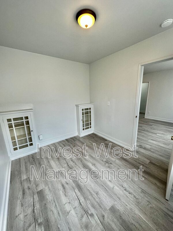 Very Spacious Super Studio In Charming Remodeled Camas Building!! property image