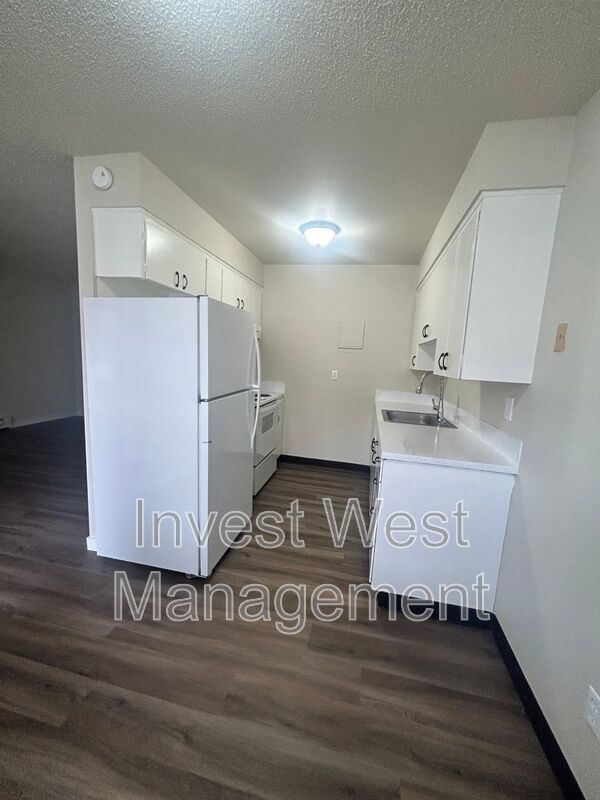 Charming Two Bedroom Lower Level Apartment property image