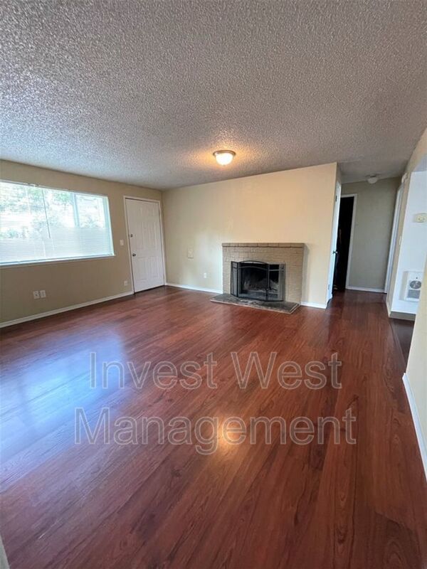 Charming Two Bedroom Lower Level Flat Close to Downtown Vancouver property image