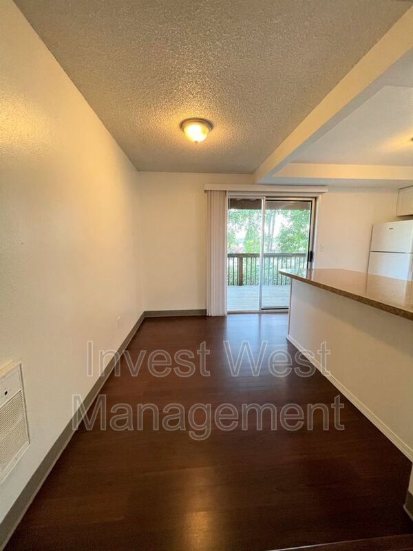 Charming Two Bedroom Lower Level Flat Close to Downtown Vancouver property image