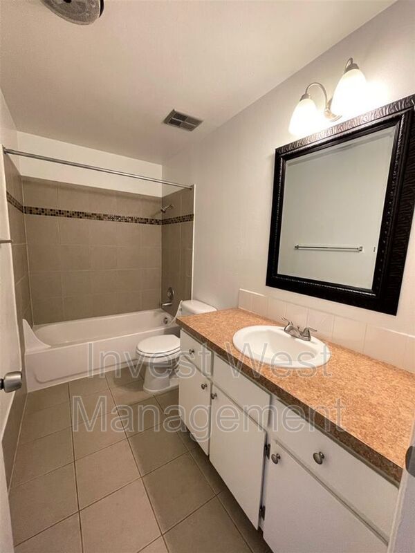 Charming Two Bedroom Lower Level Flat Close to Downtown Vancouver property image