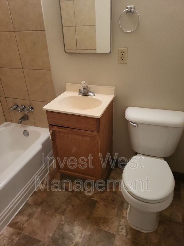 Great 2 Bedroom, walking distance to Clark College, minutes from 1-5 property image