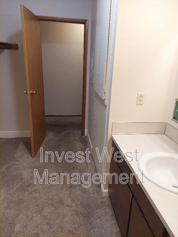 Cute Studio Just A Minute Walk From Clark College property image