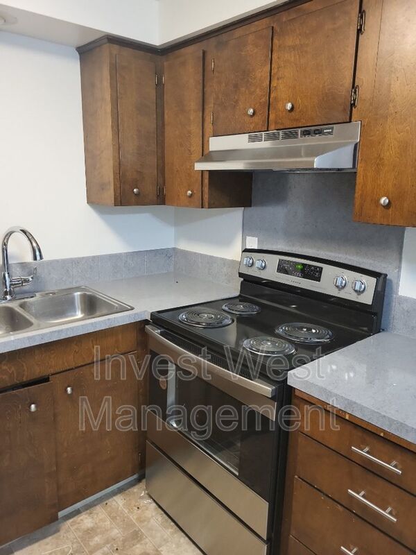 Charming Two Bedroom With a Carport !! property image