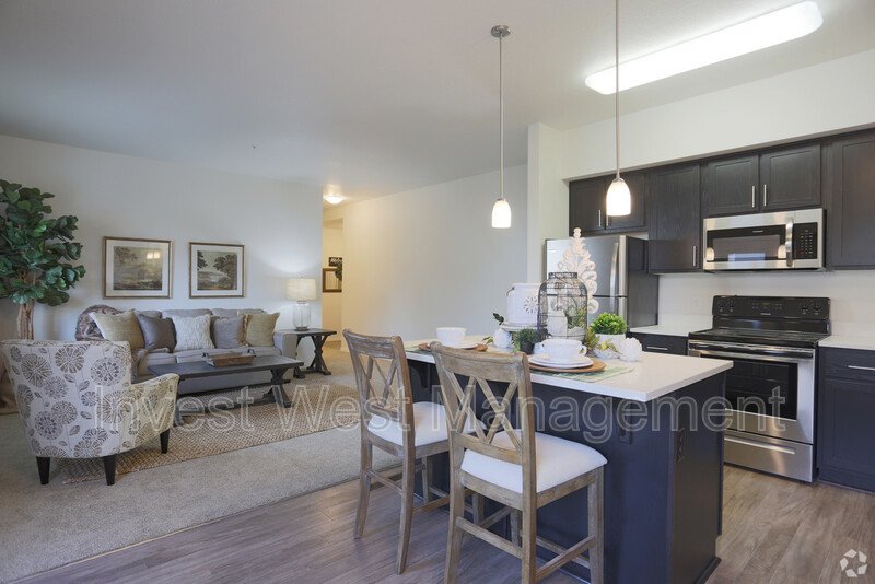 *Move-in Special* (1st Month Rent FREE) 2-bedroom, 2-bathroom with Single Car Garage Included in Rent Price!-3rd Floor Court Yard property image