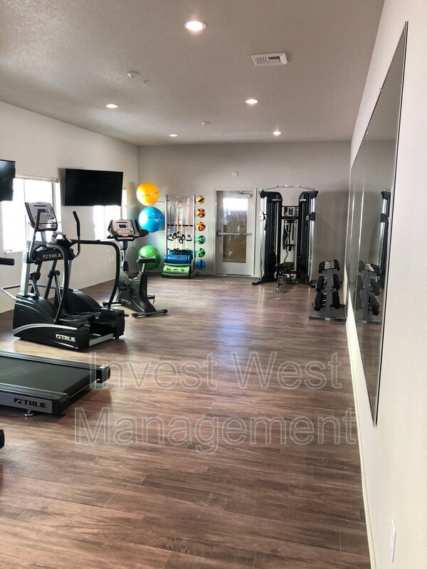 *Move-in Special* (1st Month Rent FREE) 2-bedroom, 2-bathroom with Single Car Garage Included in Rent Price!-3rd Floor Court Yard property image