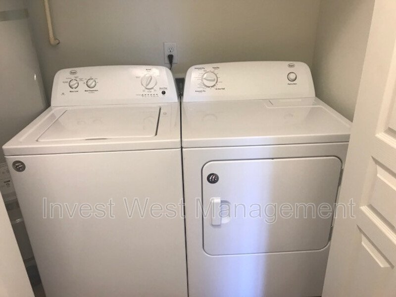 *Move-in Special* (1st Month Rent FREE) 2-bedroom, 2-bathroom with Single Car Garage Included in Rent Price!-3rd Floor Court Yard property image
