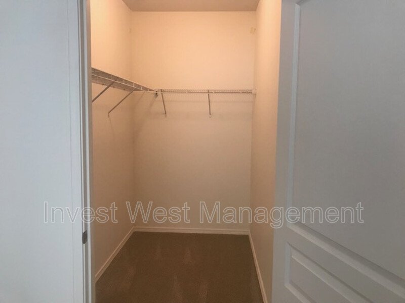 *Move-in Special* (1st Month Rent FREE) 2-bedroom, 2-bathroom with Single Car Garage Included in Rent Price!-3rd Floor Court Yard property image