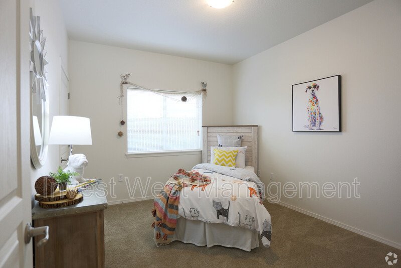 *Move-in Special* (1st Month Rent FREE) 2-bedroom, 2-bathroom with Single Car Garage Included in Rent Price!-3rd Floor Court Yard property image