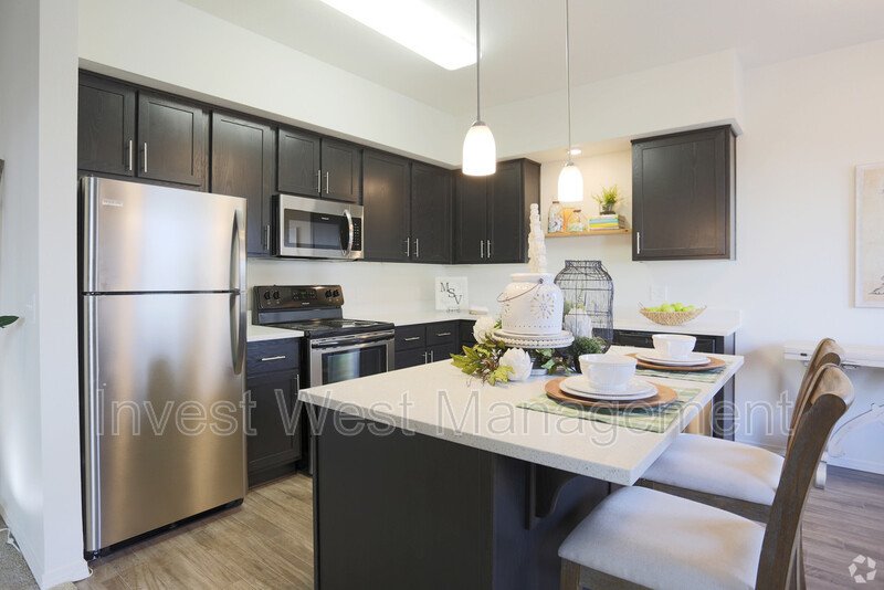 *Move-in Special* (1st Month Rent FREE) 2-bedroom, 2-bathroom with Single Car Garage Included in Rent Price!-3rd Floor Court Yard property image