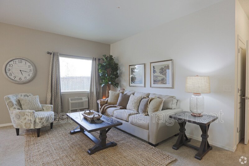 *Move-in Special* (1st Month Rent FREE) 2-bedroom, 2-bathroom with Single Car Garage Included in Rent Price!-3rd Floor Court Yard property image