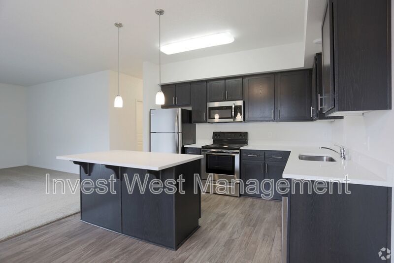 *Move-in Special* (1st Month Rent FREE) 2-bedroom, 2-bathroom with Single Car Garage Included in Rent Price!-3rd Floor Court Yard property image
