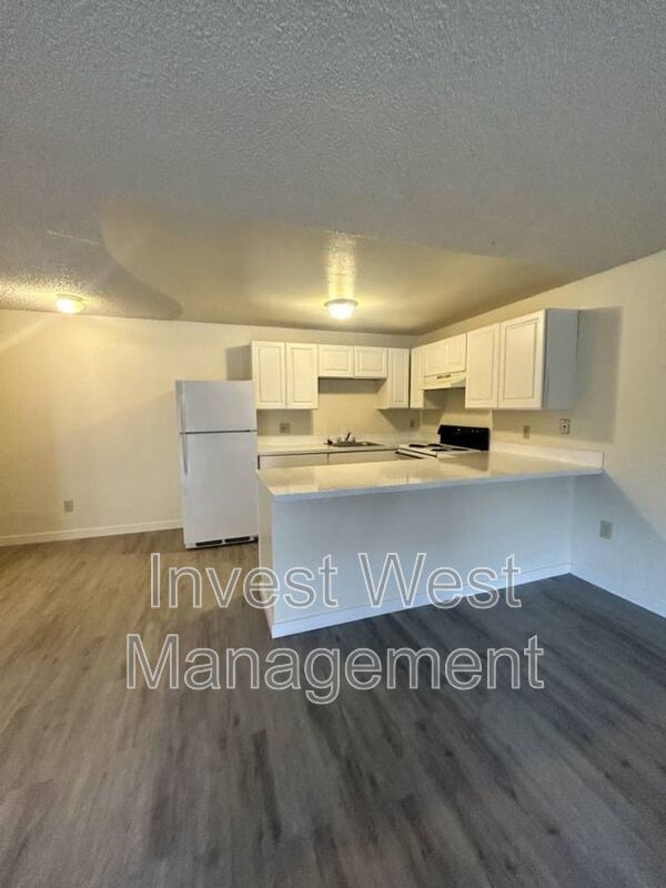 Cute Upper Level One Bedroom At Oak Terrace!! property image