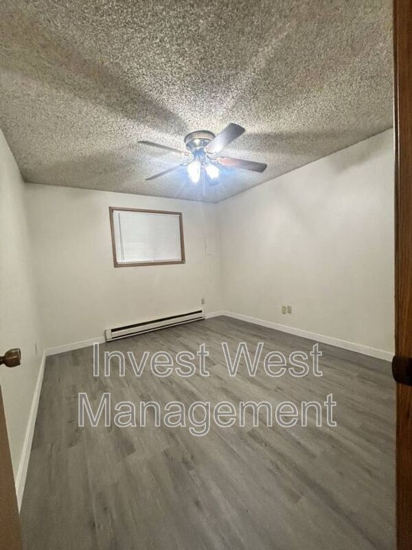 Cute Upper Level One Bedroom At Oak Terrace!! property image