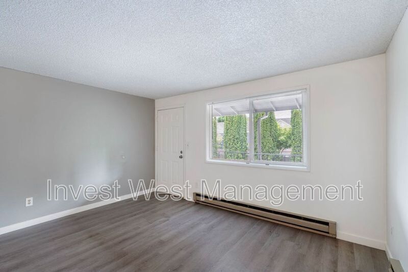 Stylish Upper Level Apartment ! property image